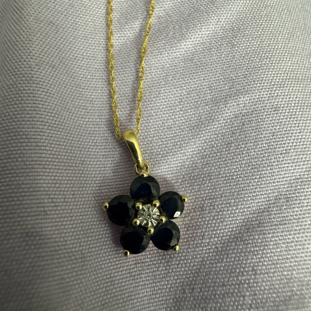 14K Gold Flower Sapphire Pendant Necklace